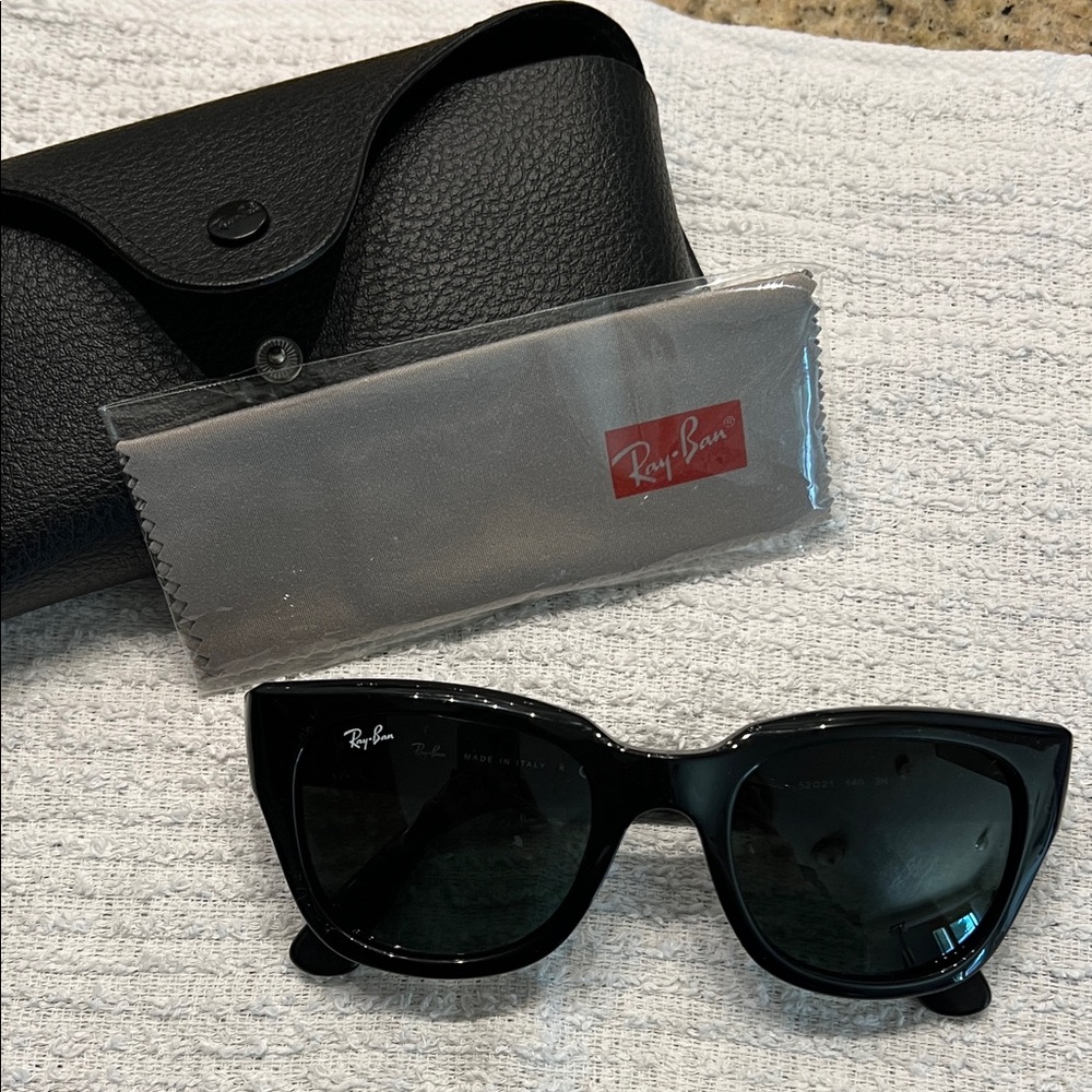 Black retro cat eye Ray Bans